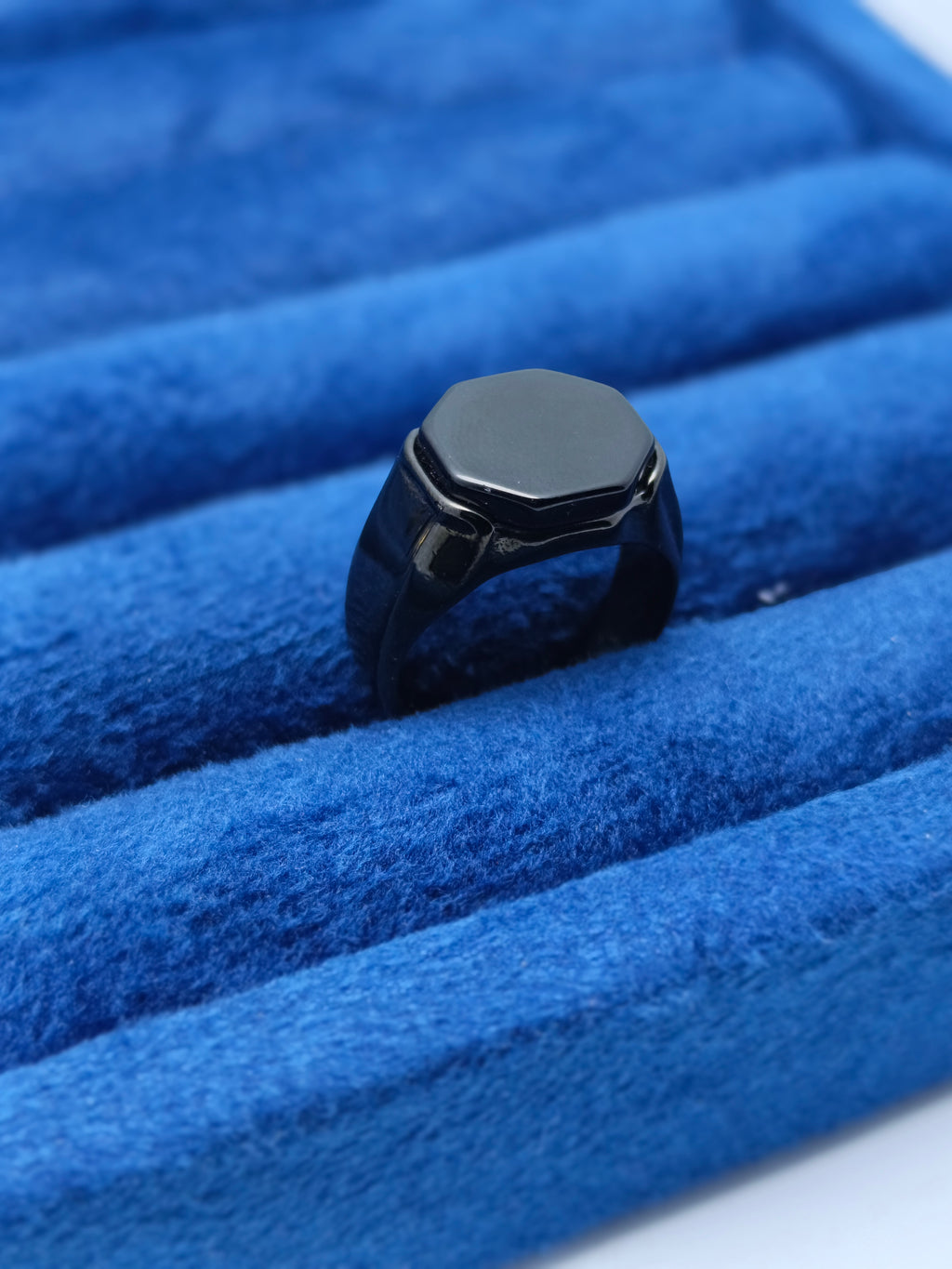 Full Black Ring