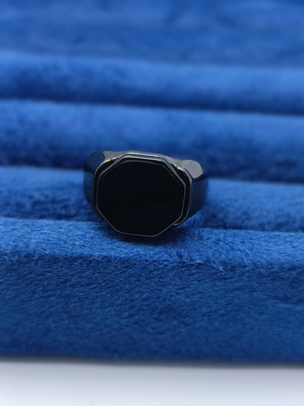 Full Black Ring