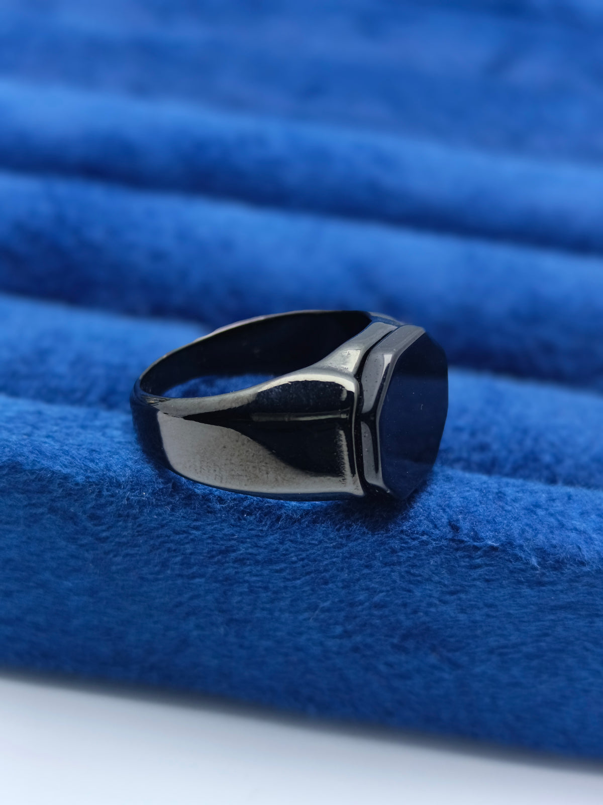 Full Black Ring