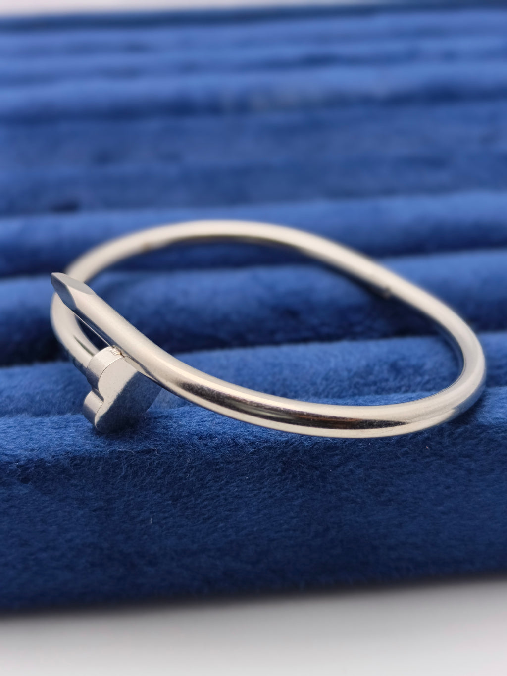 Nail Bracelet Golden Clover