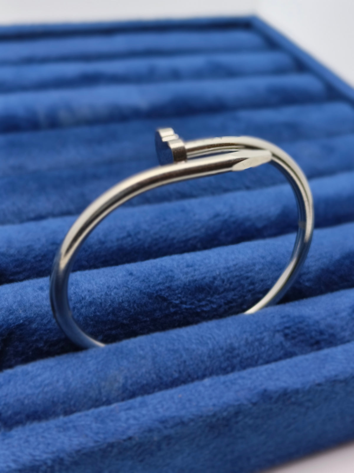 Nail Bracelet Golden Clover