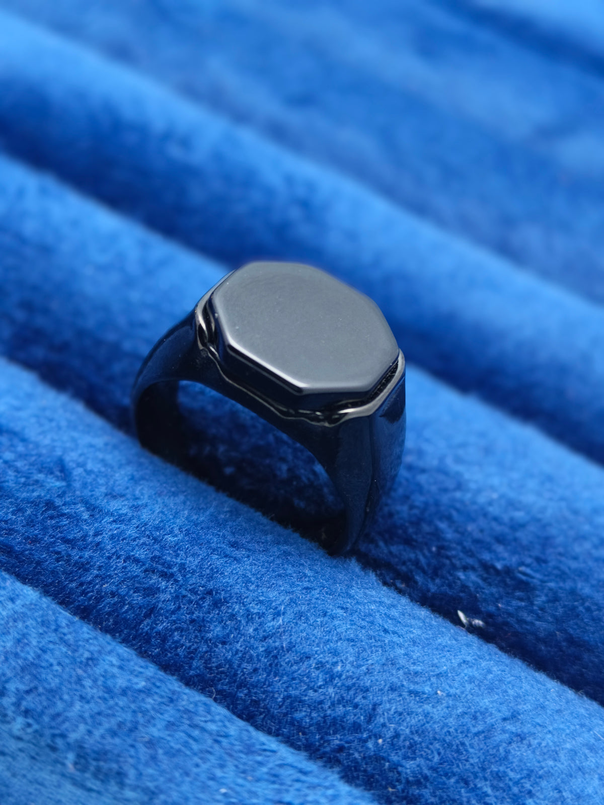Full Black Ring