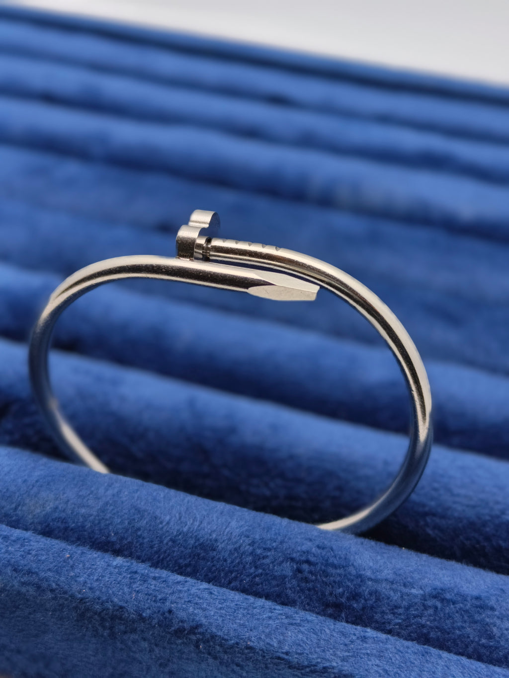 Nail Bracelet Golden Clover