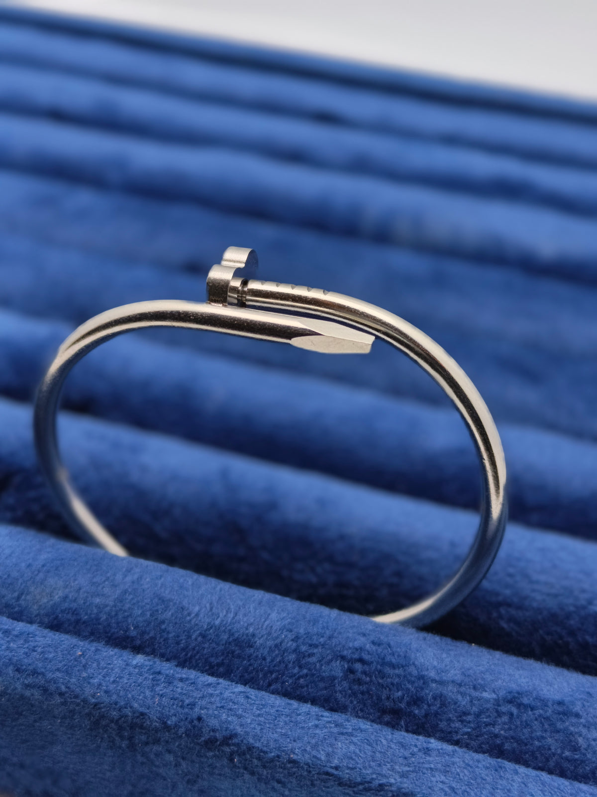 Nail Bracelet Golden Clover