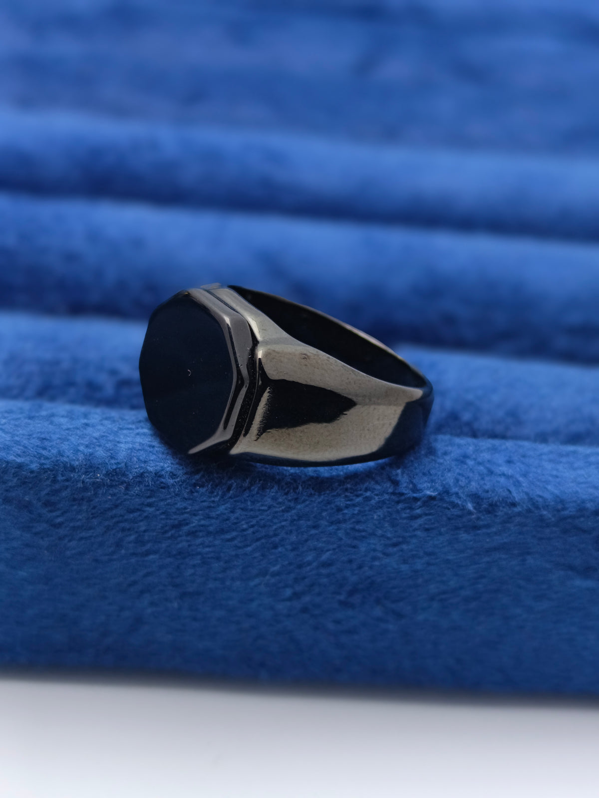 Full Black Ring