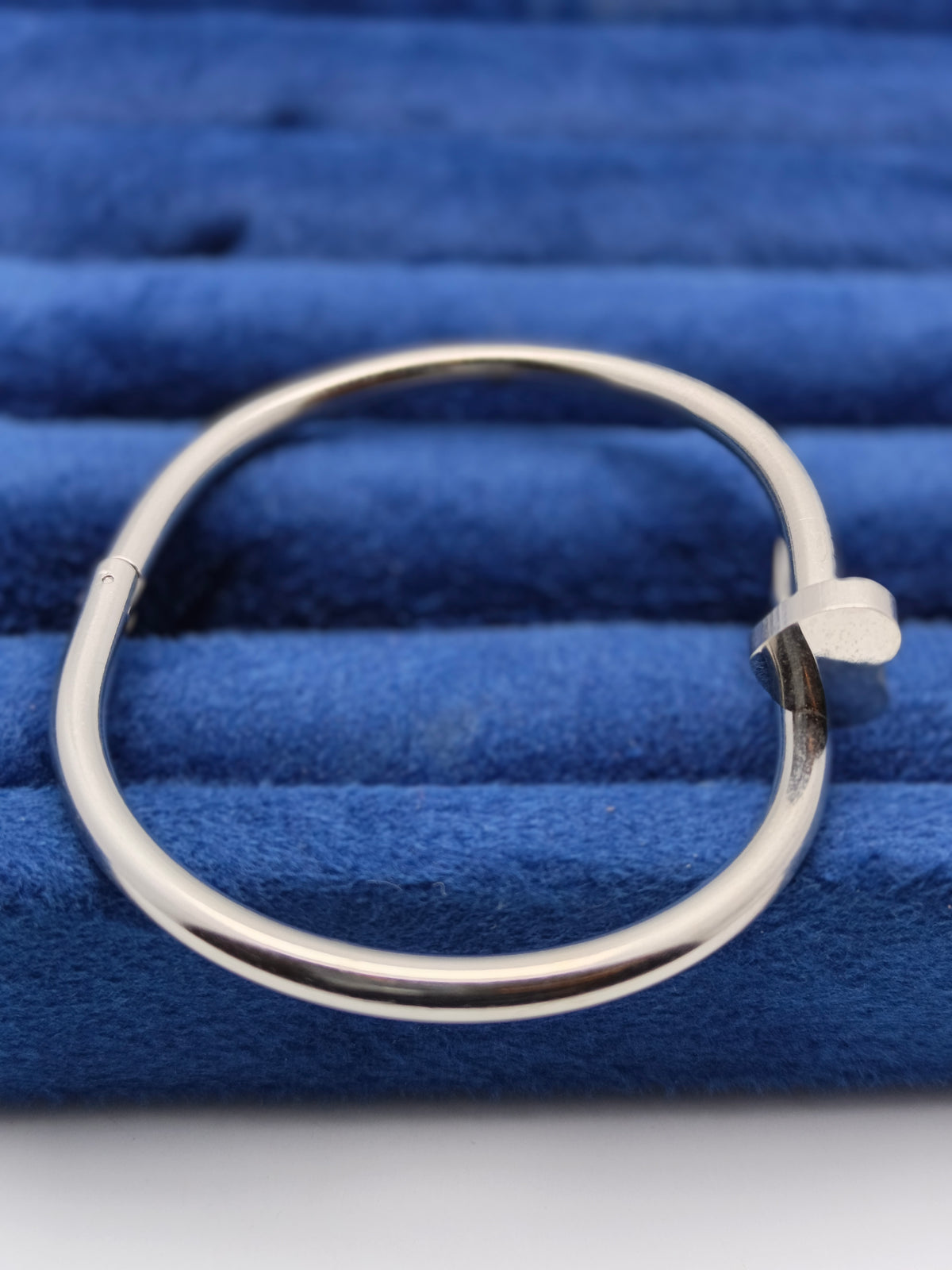 Nail Bracelet Golden Clover